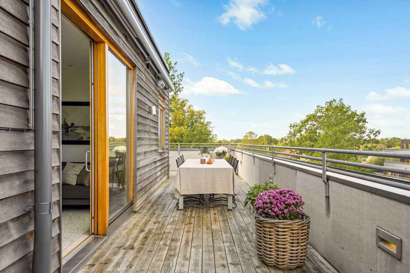 Terrass på övre plan