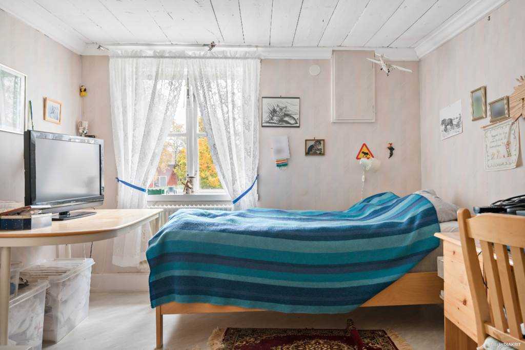 Lågupplöst Ett av tv† mindre sovrum, v„gg i v„gg