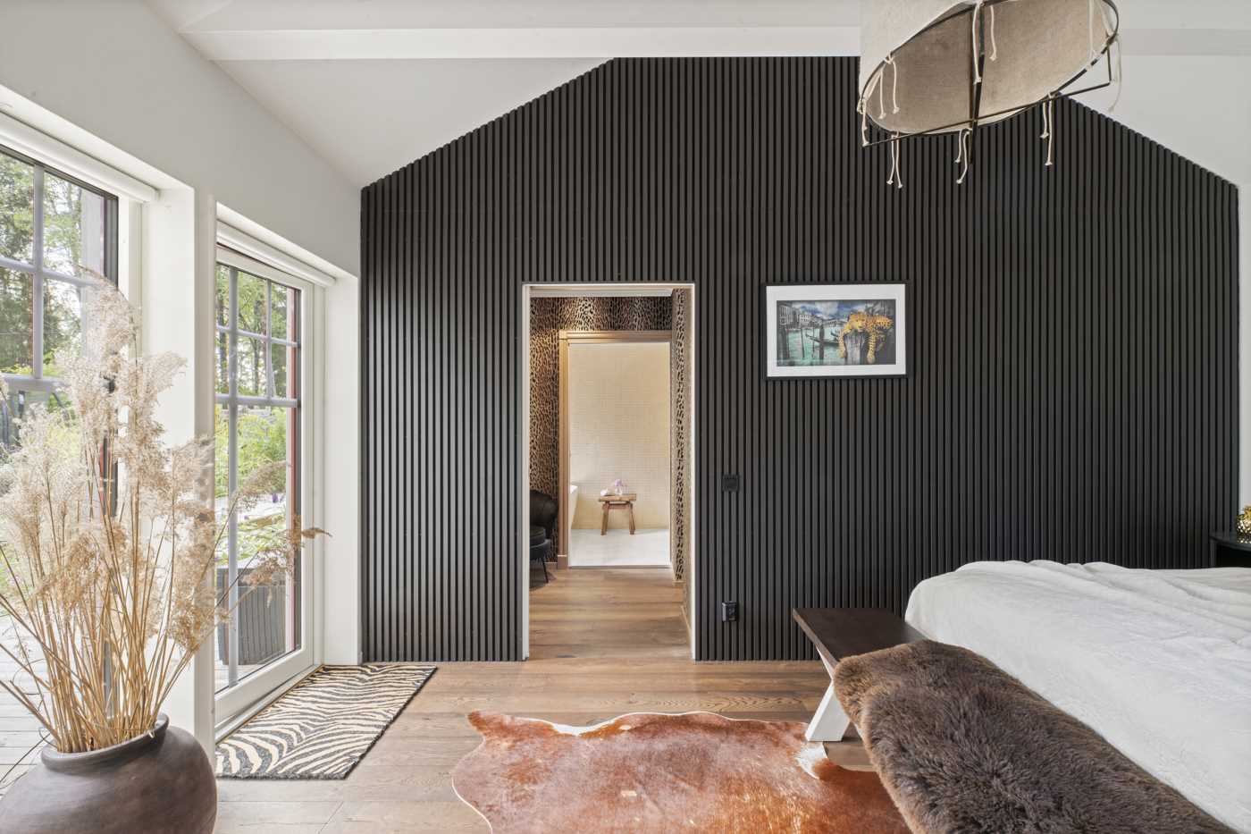 "Master bedroom"