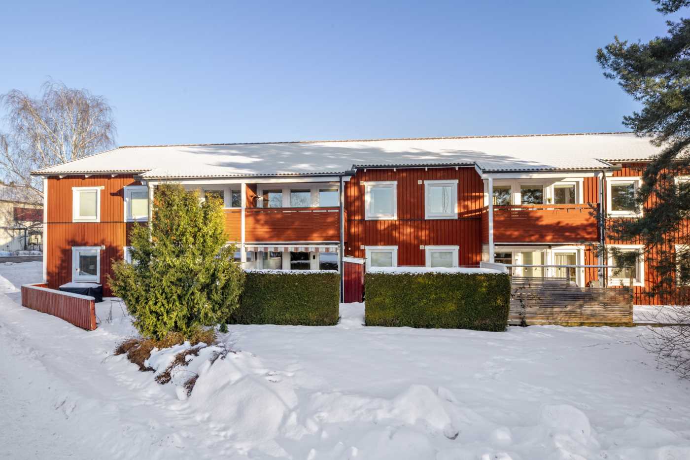 Trädgårdssidan mot balkongen