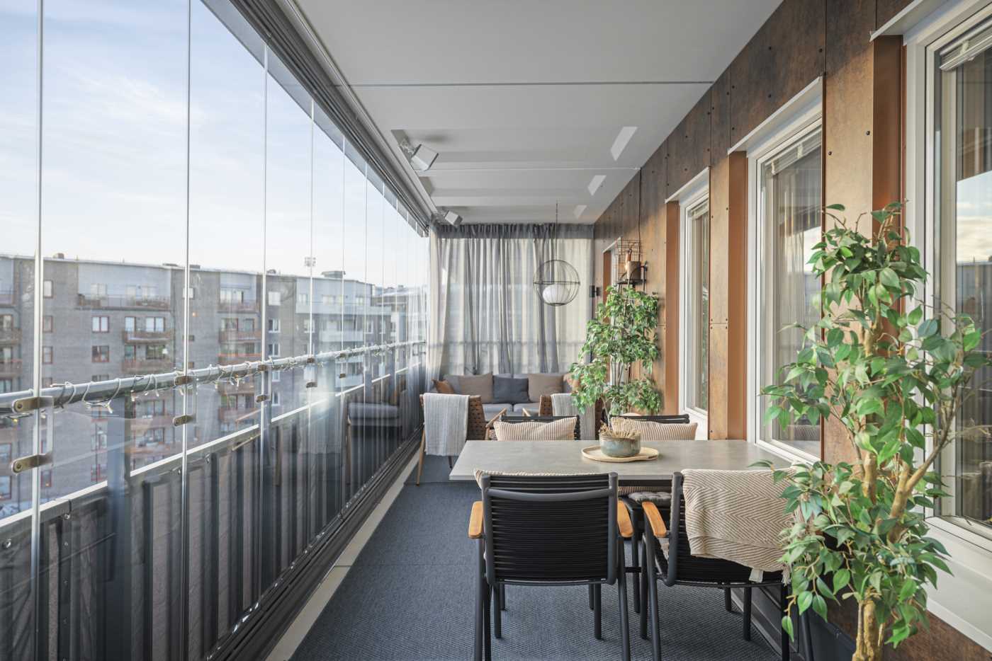 Generöst med plats för både mat- och sittgrupp