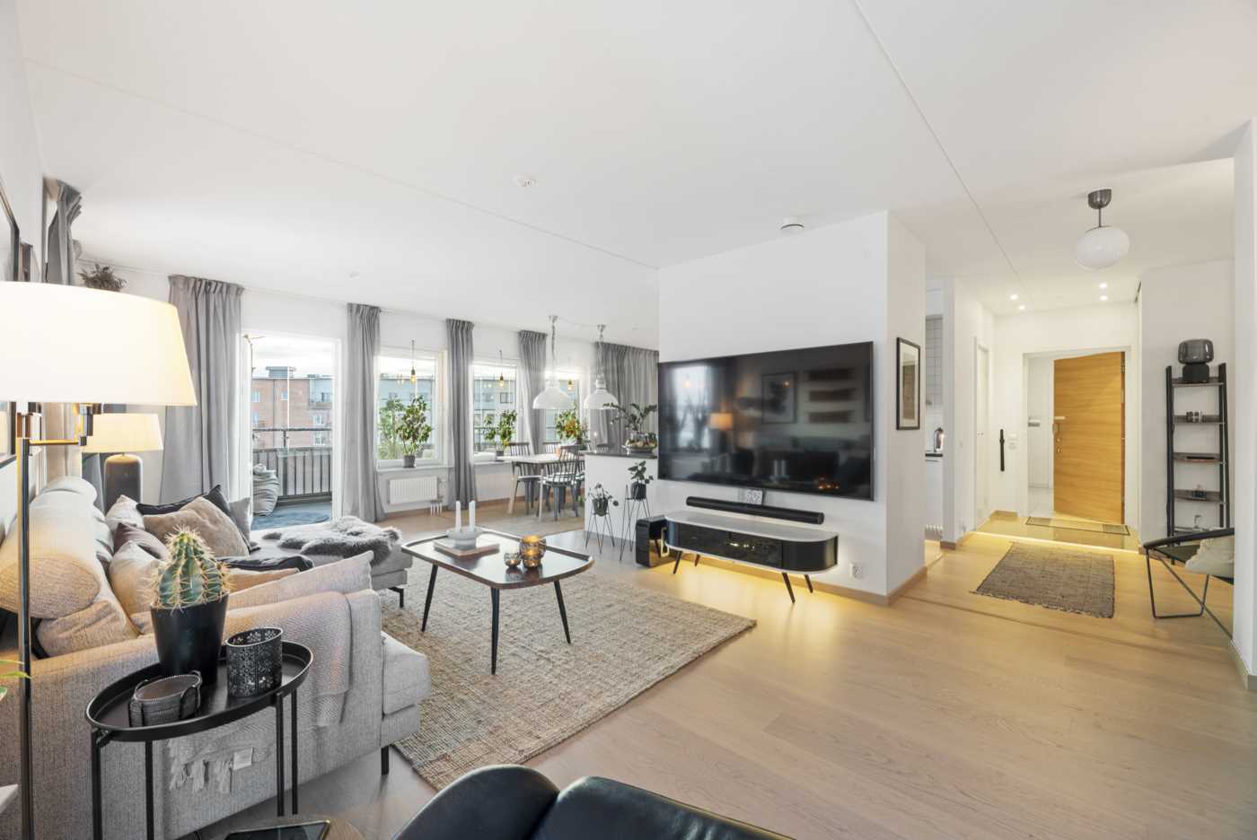 Öppna sociala ytor med fantastiskt ljusinsläpp