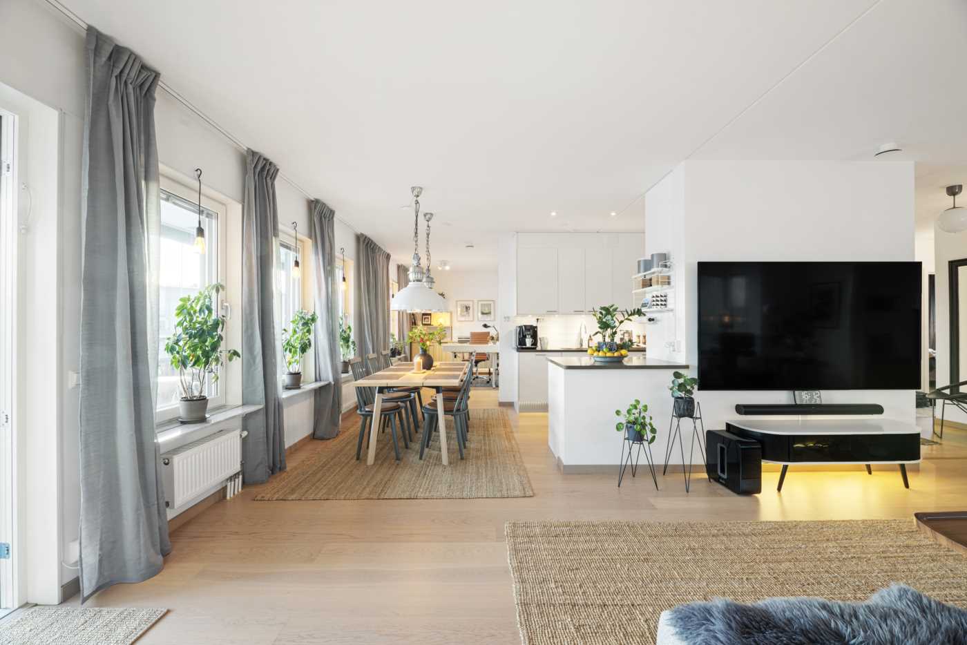 Matplats som rymmer stora sällskap