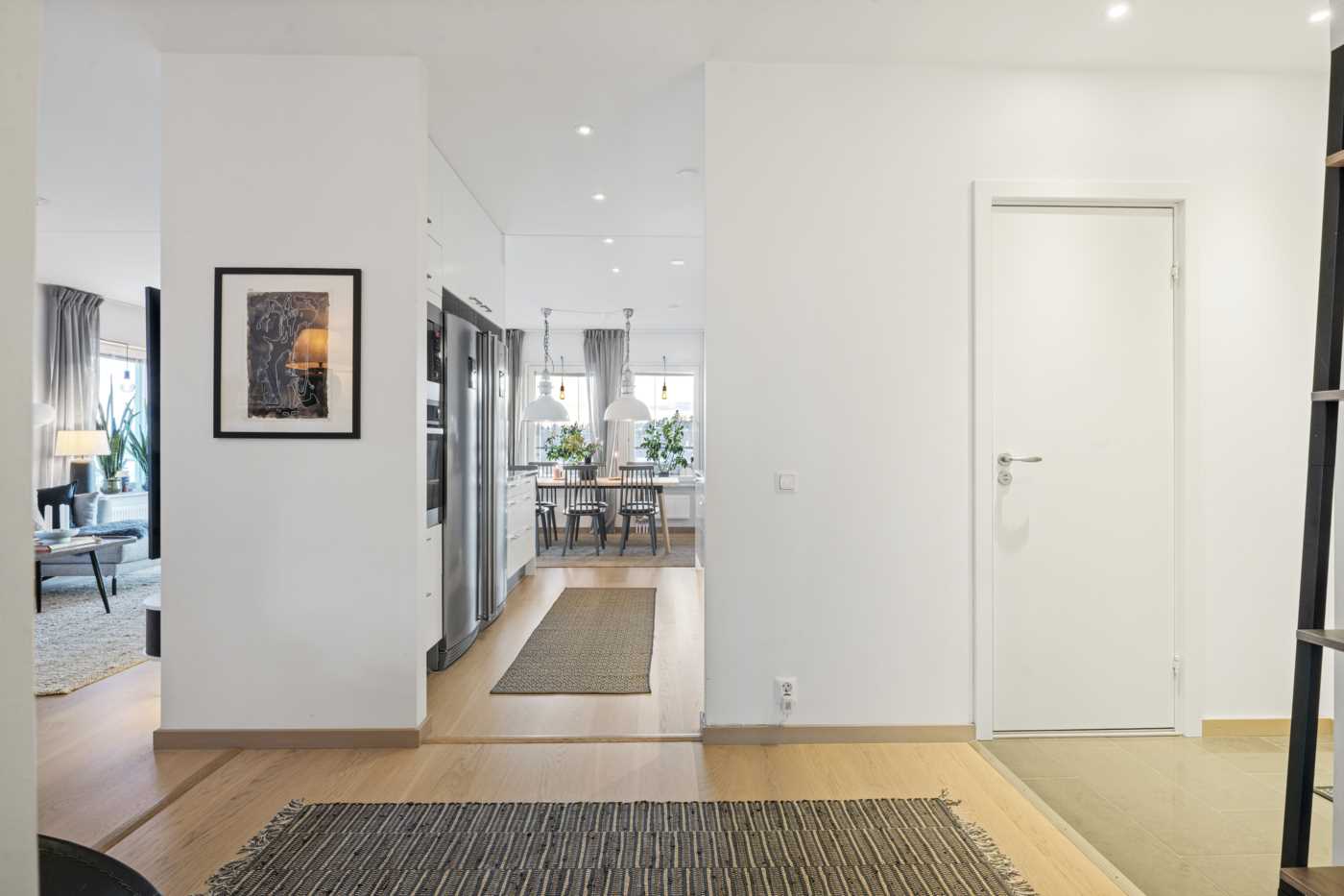 Vy från den inre hallen i vinkel mor entrén