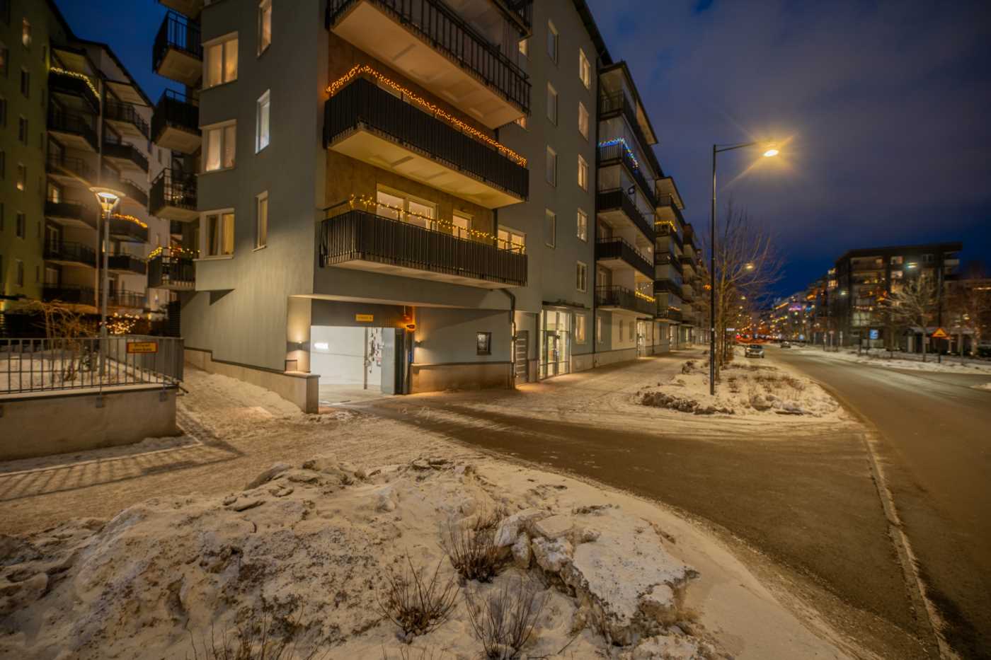 Garageinfart - Så smidigt att köra ner här - Ta sen hissen direkt till vån 6