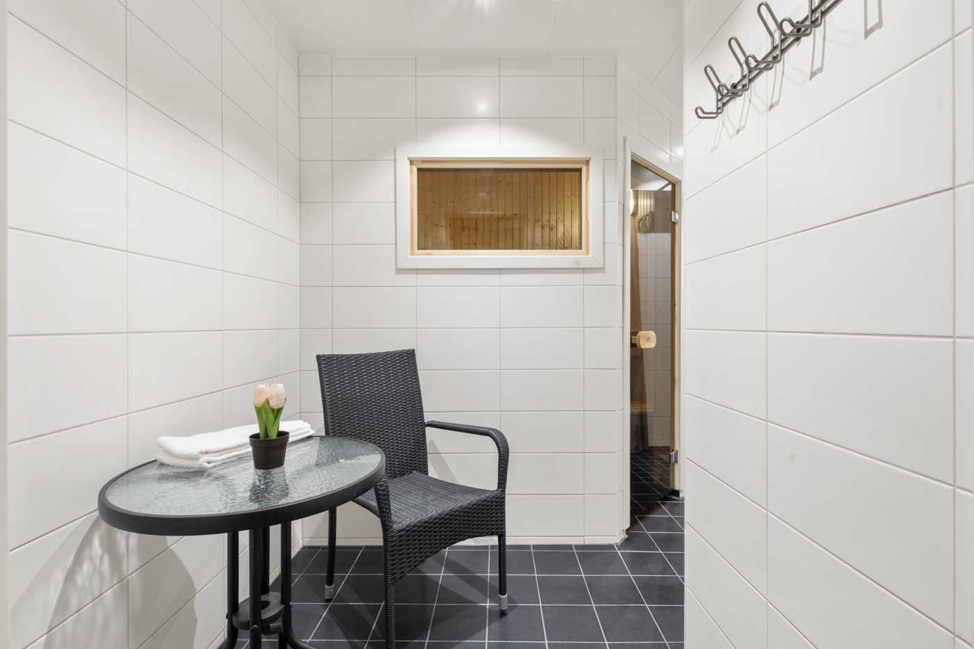 Bastu, dusch & relax i suterrängplan