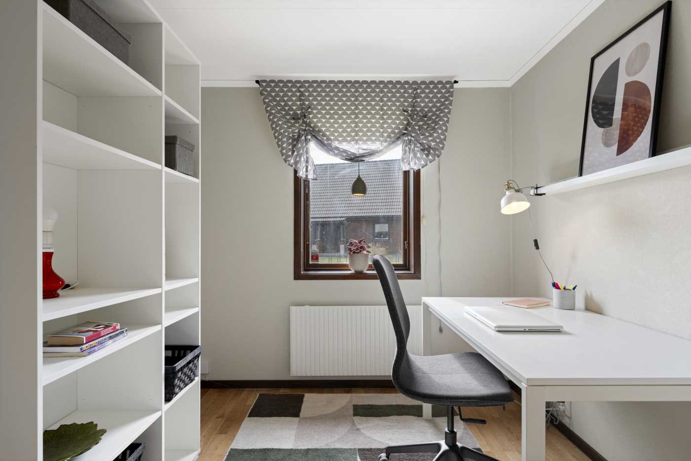 Sovrum/kontor på entréplan