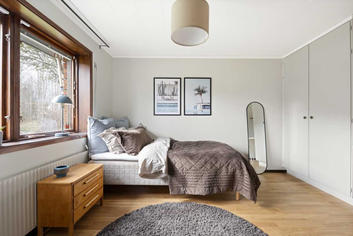 Stort sovrum på entréplan