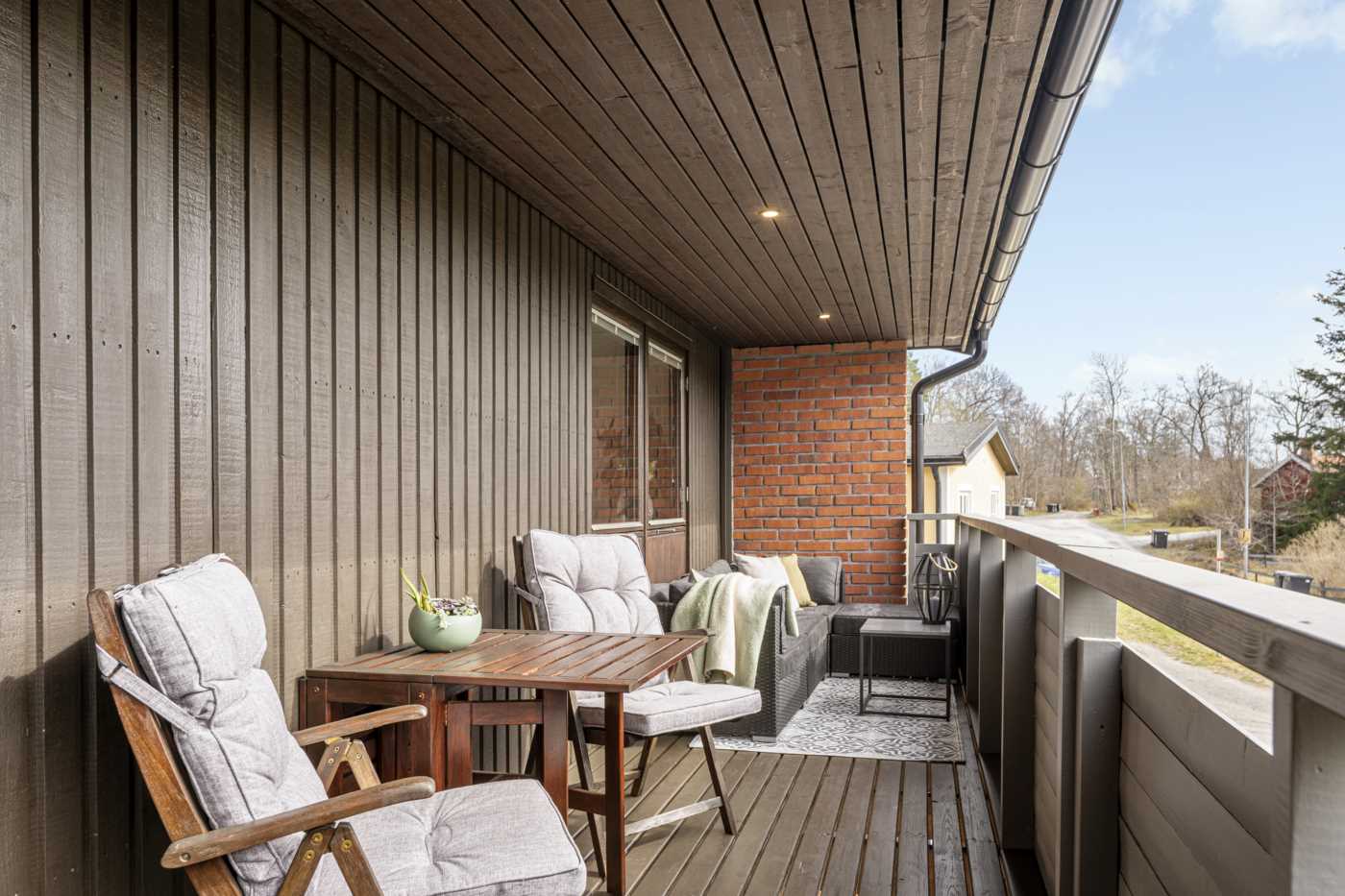 Inbjudande & rymlig balkong