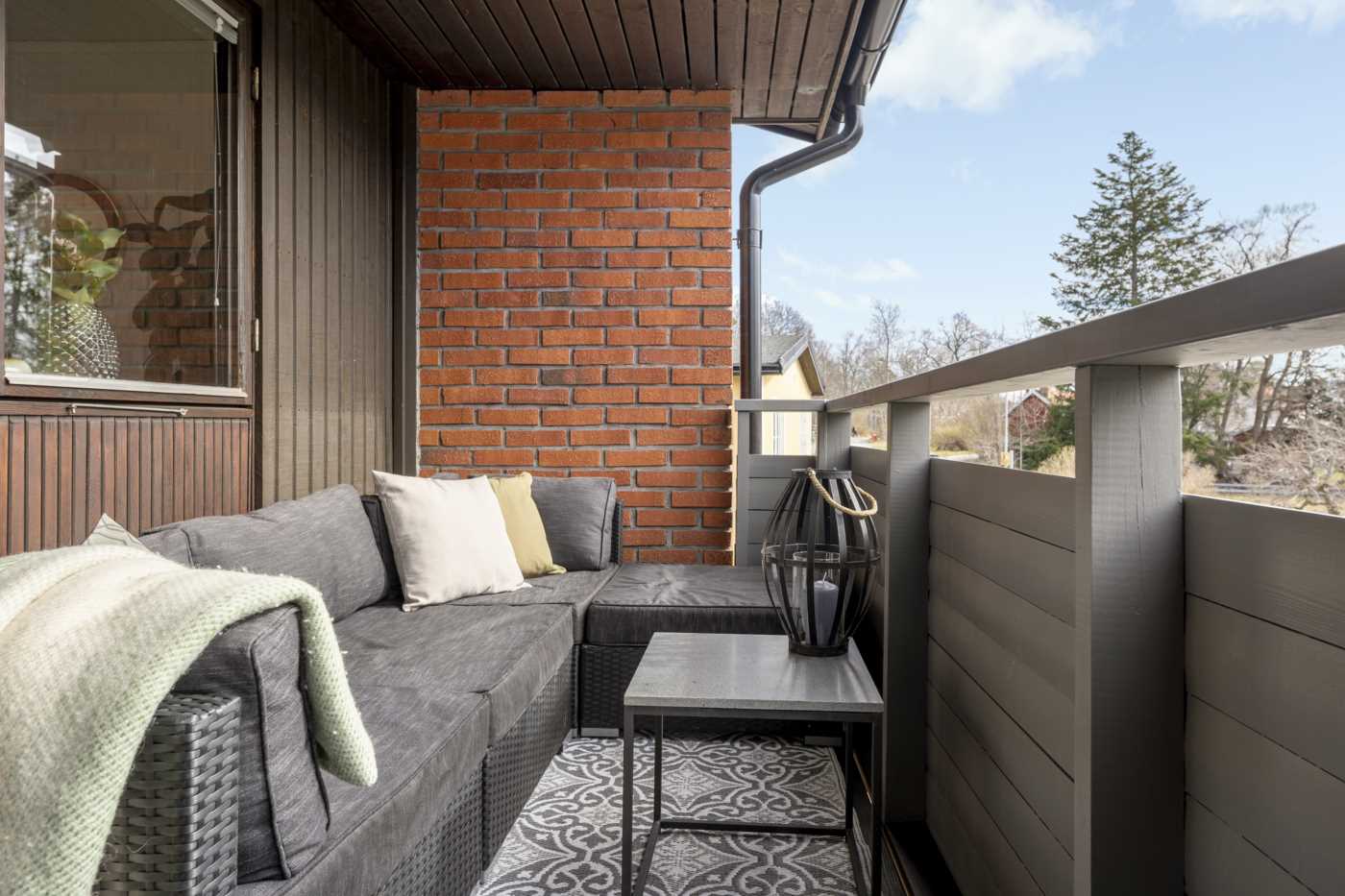 Inbjudande & rymlig balkong