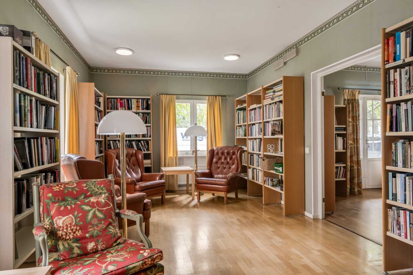 Läsplatser i biblioteket