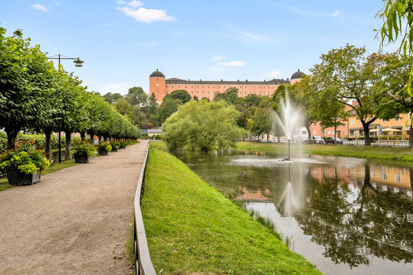 Svandammen med Slottet i bakgrunden