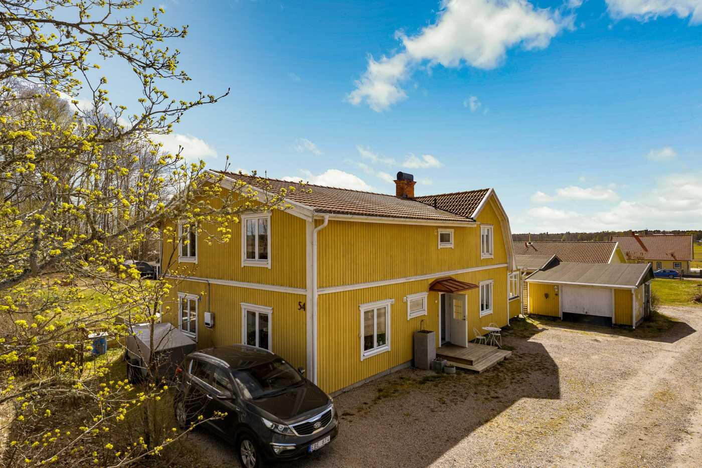 Från början var det det stora rummet bredvid bilden som var tänkt att bli garage