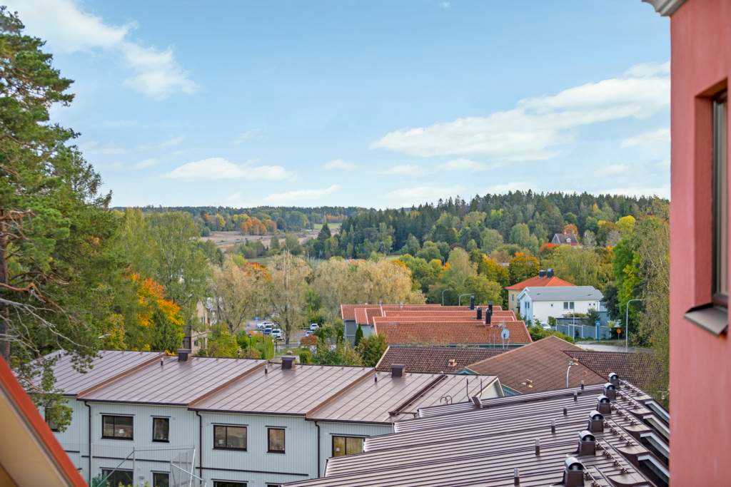 Den fina utsikten från den inglasade balkongen