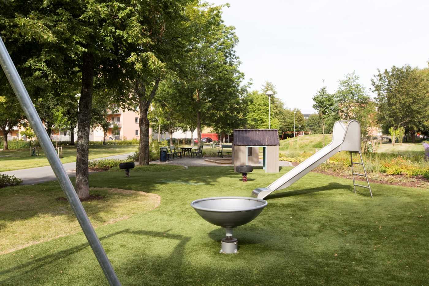 Lekpark cirka 200 meter från lägenheten