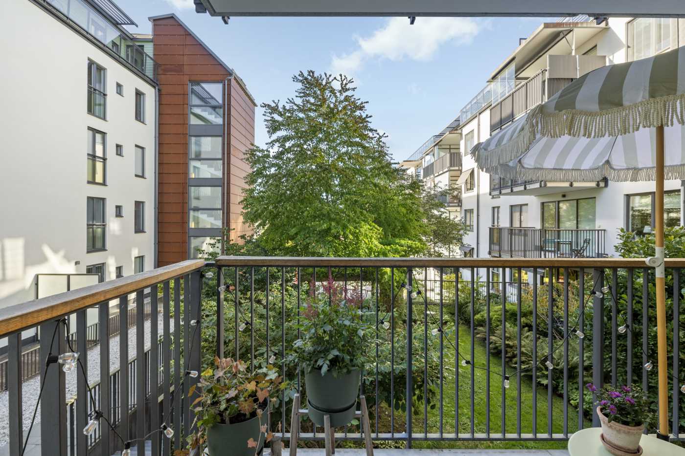 Balkongen mot den japaninspirerade innergården