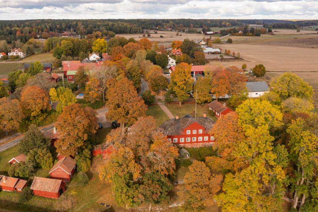Lågupplöst Tilasg†rden & Husby L†nghundra kyrkby