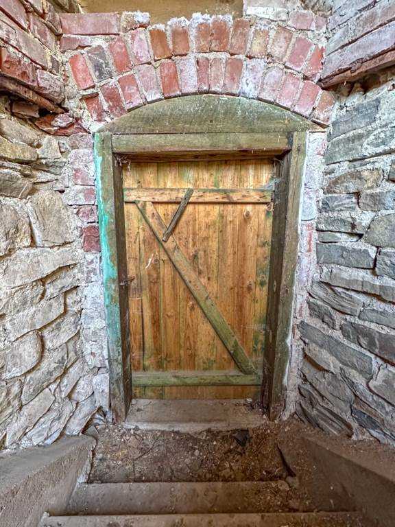 Lågupplöst D”rr till potatisk„llaren